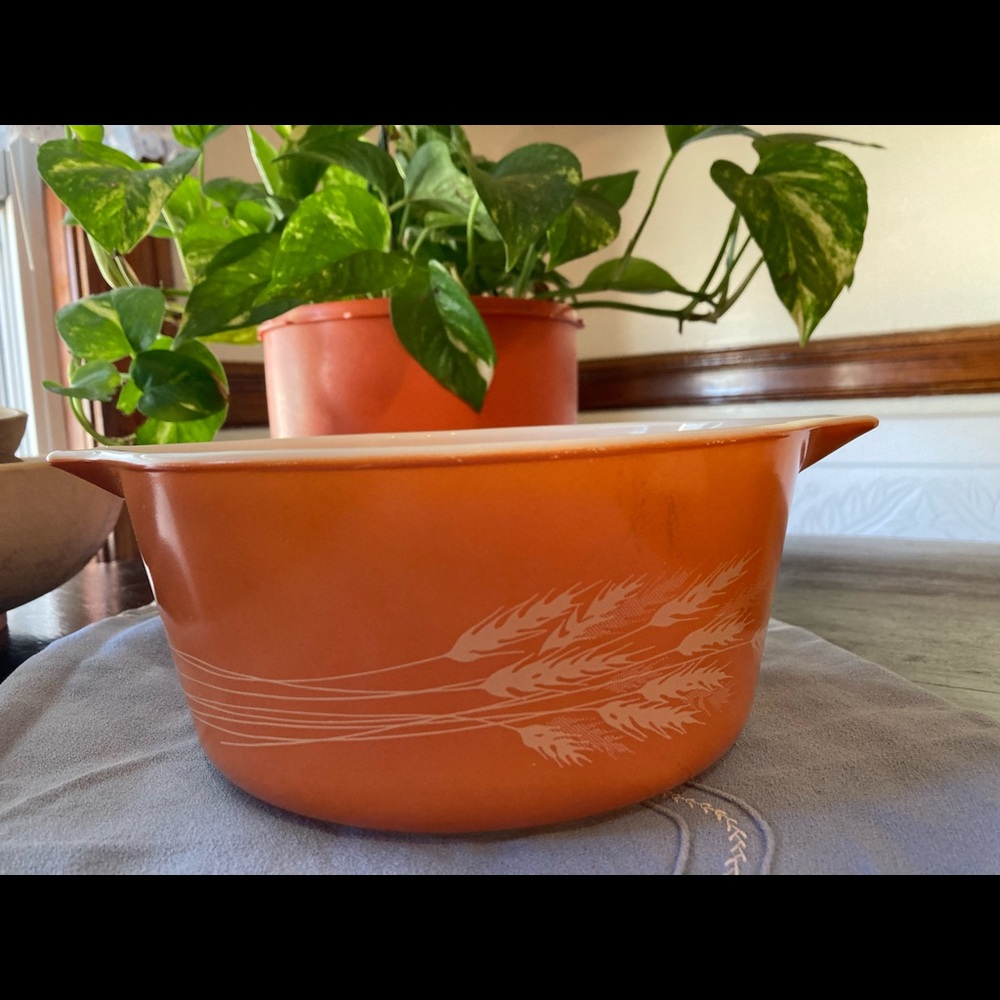 Vintage Pyrex dish 1.5 Quart